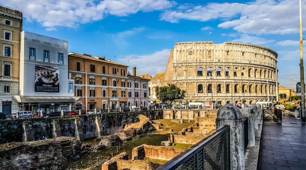Colosseum billede taget fra lidt afstand af
